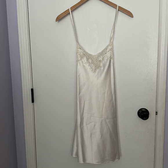 Natori classics ivory slip with lace - Picture 1 of 3